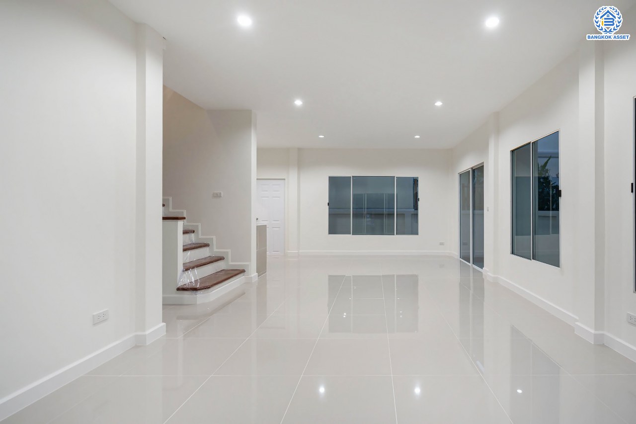 บ้านมือสองตกแต่งใหม่ แบรนด์ Property Perfect ม.เพอร์เฟคพาร์ค วัดพระนอน เนื้อที่ 35.7 ตร.ว. บ้านแฝดฟังก์ชันระดับบ้านเดี่ยว! 3 ห้องนอน 2 ห้องน้ำ 1 ที่จอดรถ Private Zone พร้อม Facilities ครบครัน บนทำเลเชื่อมต่อถนนกาญจนาฯ ใกล้ทางด่วน ศรีรัช-วงแหวนฯ เซ็นทรัลเวสต์เกต และรถไฟฟ้าสายสีม่วง "สถานีตลาดบางใหญ่"